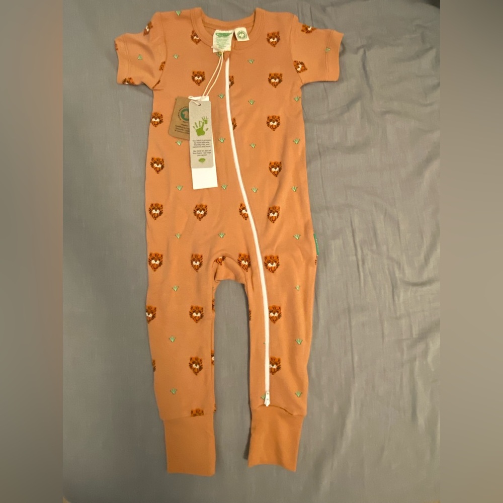 NWT Parade Organic Short Sleeve Zip Romper. Size 12-18 Months
